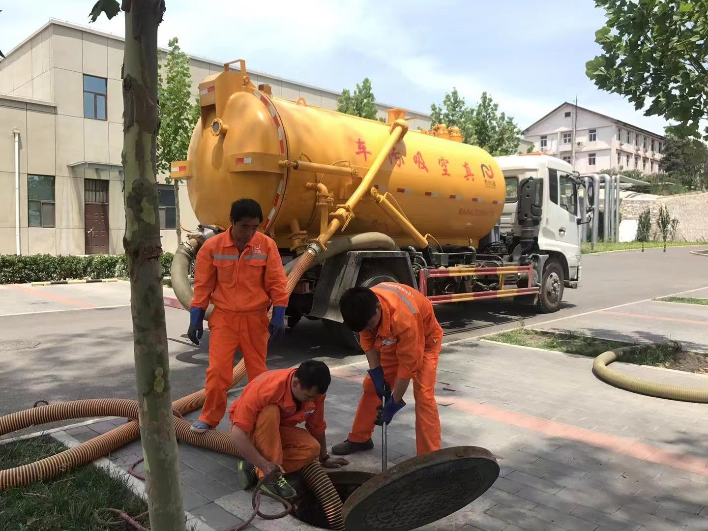 河南化粪池清理与5-8吨吸粪车施工效率分析